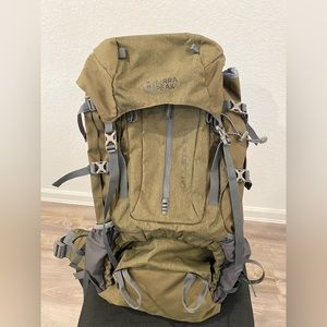 TERRA PEAK Kallsta 65 Adjustable Hiking Backpack 65 L New